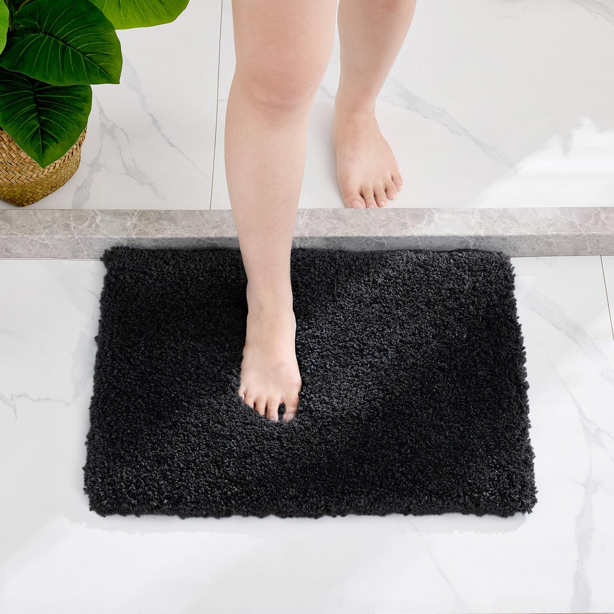Disolla durable stitching and plush fibers maintain shape and softness.