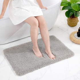 Disolla Grey rug reinforced stitching keeps its shape.