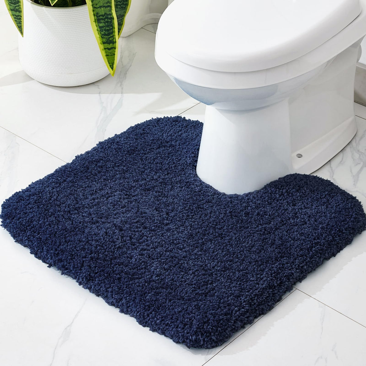 Disolla navy toilet mat front view with plush, absorbent surface.