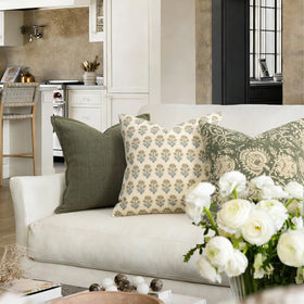 Durable seams prevent fraying for everyday living room use.