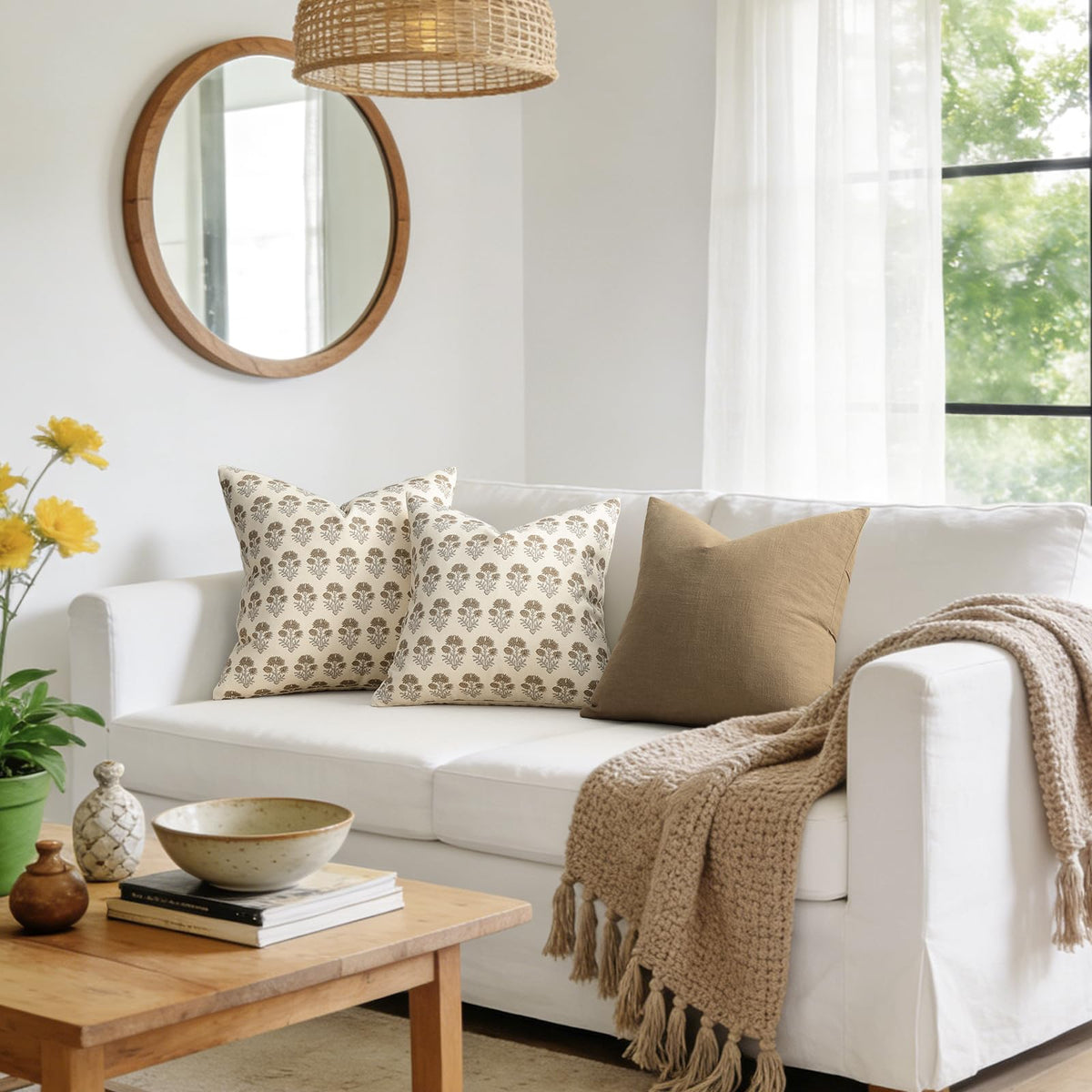 DKwizme garden-inspired cushion cover resists fading after washes.