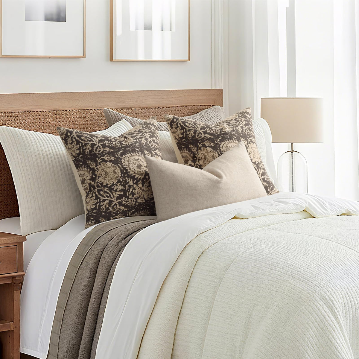 DKwizme cushion cover suitable for indoor and outdoor spaces with easy care.
