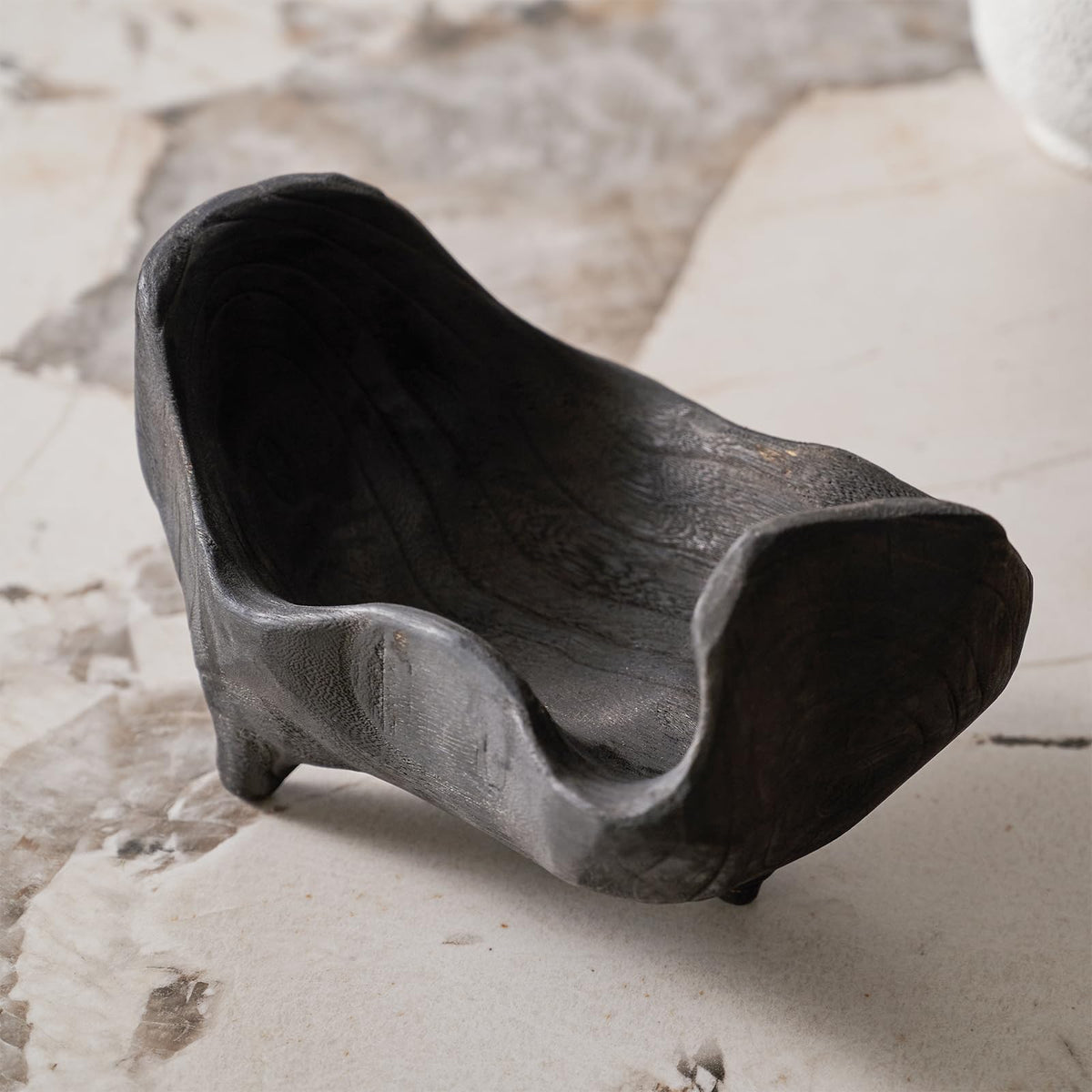 DN DECONATION oak wood black bowl makes a versatile housewarming gift.