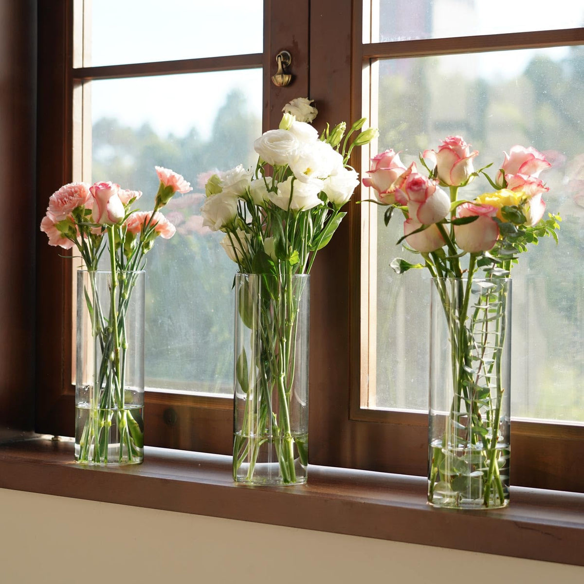 DNANAOL vases with pearl accents for festive table displays