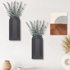 Dnnnii bathroom wall vase in a narrow space for space-saving decor