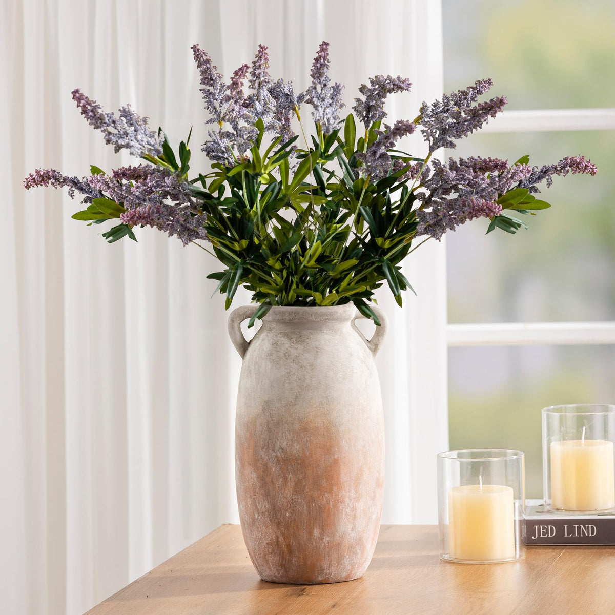 Dobbyby vase pairs with pampas grass and dried stems for versatile displays.