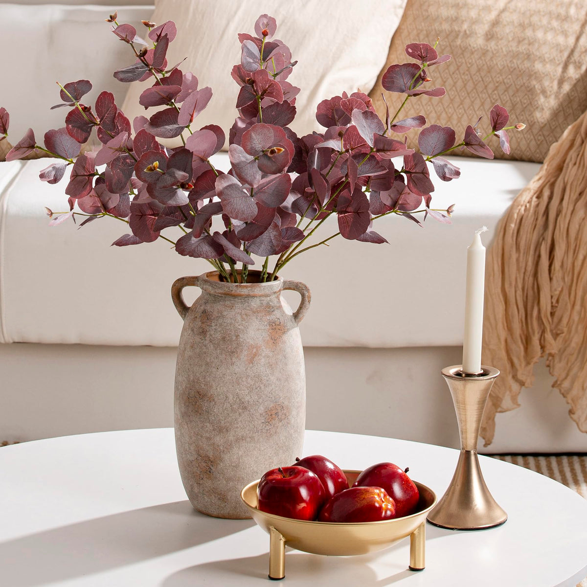 Dobbyby rustic vase with pampas grass for elegant desk or shelf décor.