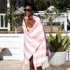 Dock & Bay extra-large 200x90 cm towel for shared use.