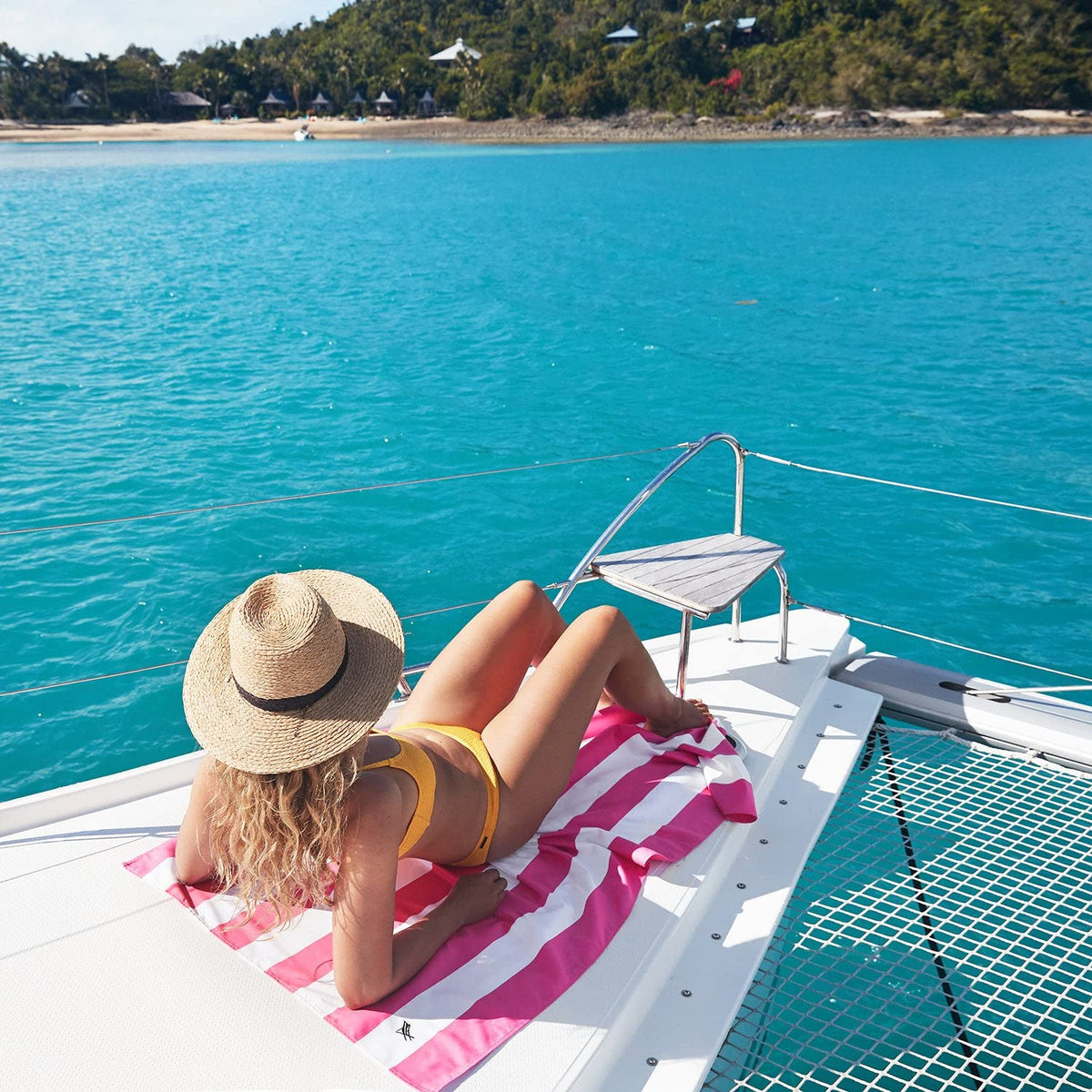 Dock & Bay 100% recycled material towel as an eco-friendly choice.