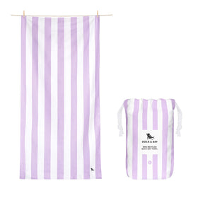 Dock & Bay Cabana Light towel in two-tone design, dries fast after swimming.