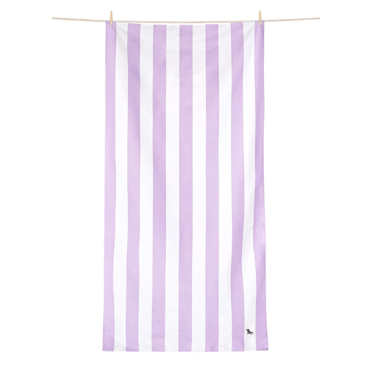 Dock & Bay sand-free towel resists sand after beaches.