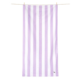 Dock & Bay sand-free towel resists sand after beaches.