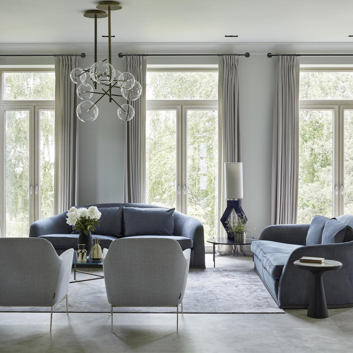 DOJUWIN wrap-around design with curved ends for seamless light control.