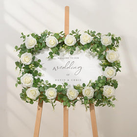 Dolicer garland for shop window display enhances visual appeal