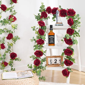 Dolicer outdoor garden backdrop garland creates seasonal charm.