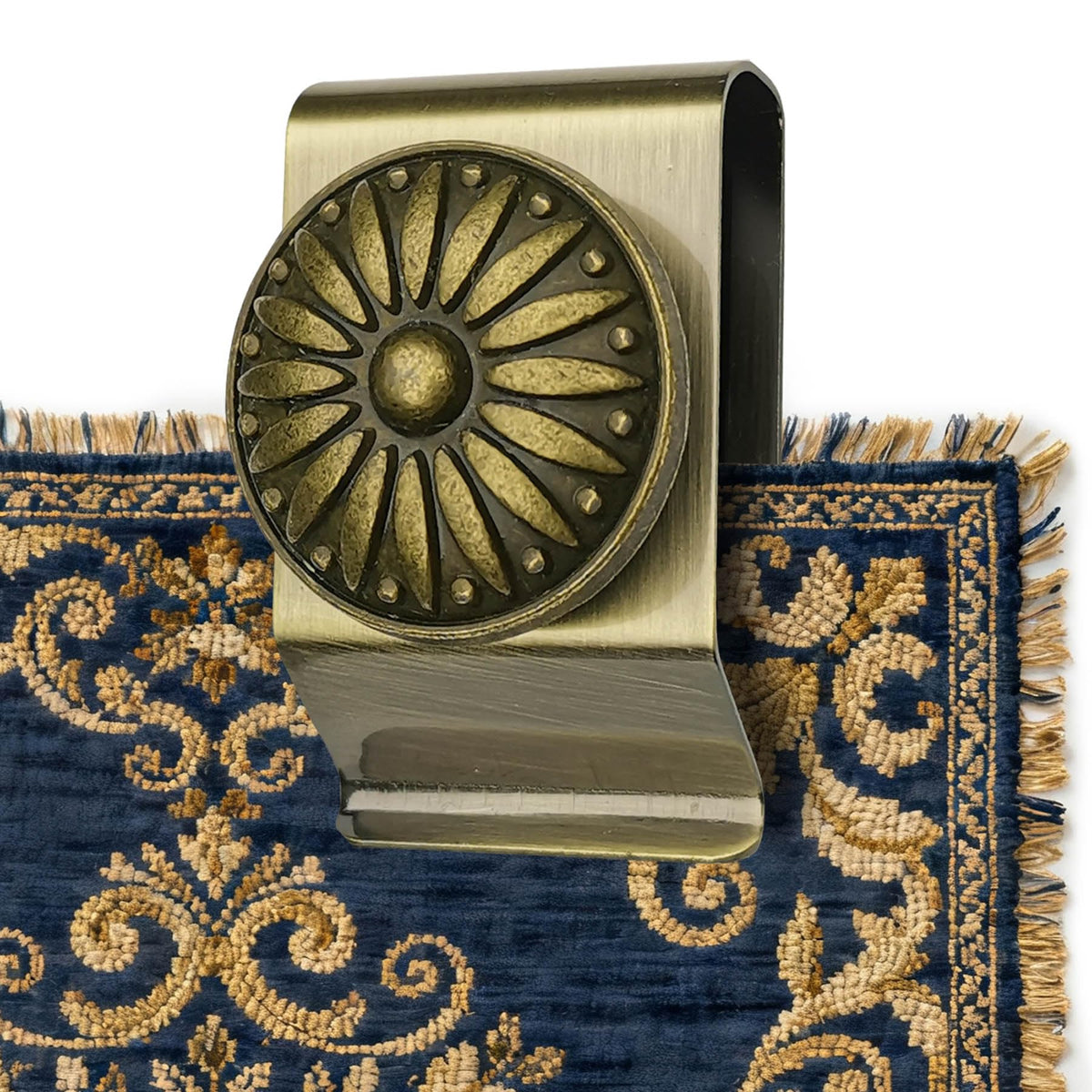 Doselves tapestry clamps-pack display ready, secure grip for varied textiles.