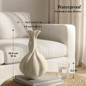 DOWAN vase close-up texture highlights handcrafted finish for refined decor