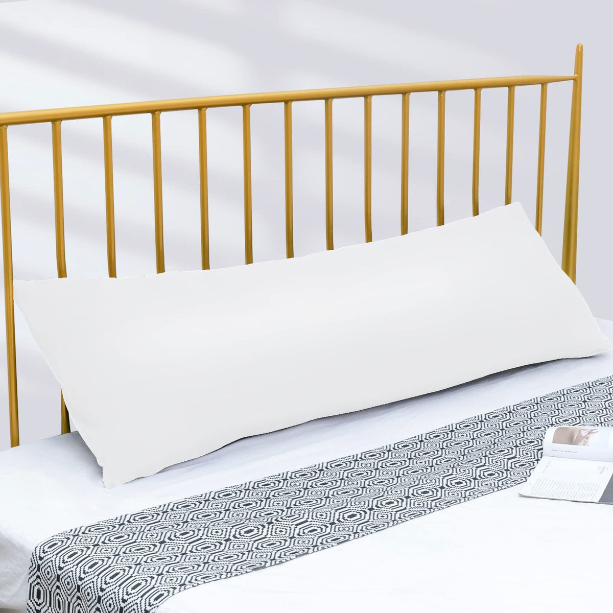 DOWNCOOL envelope-closure pillowcase enabling easy on-off and skin-friendly comfort.