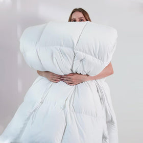 DOWNCOOL Vacuum-Packed packaging preserves softness on arrival.