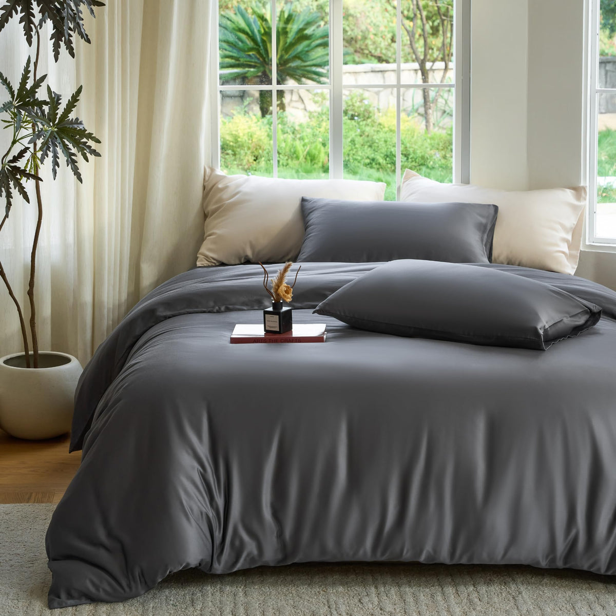 DOZ duvet cover Storm King/Cal King offers breathable bamboo viscose softness.