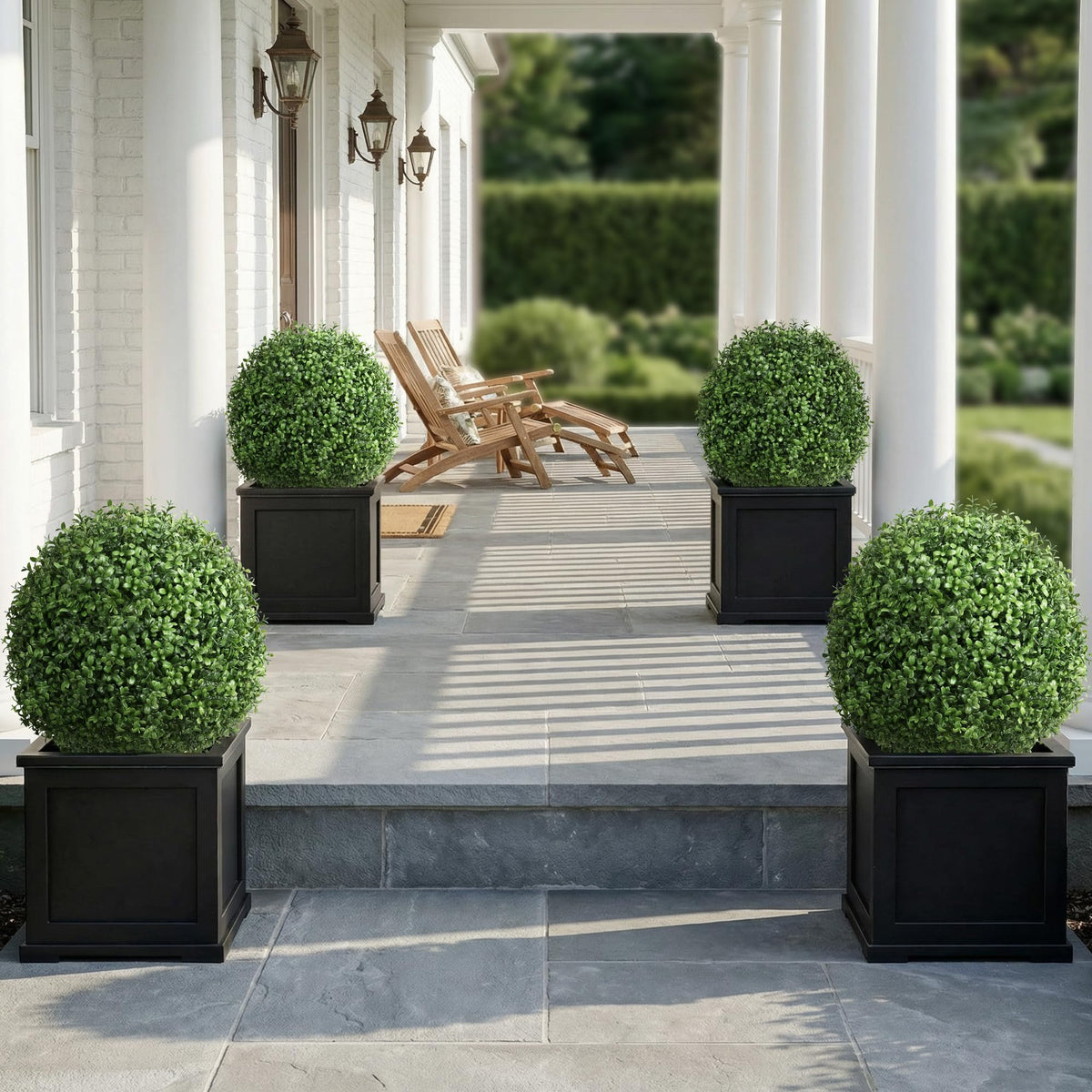 DREAMLOOM planter-detail round topiary for instant setup.