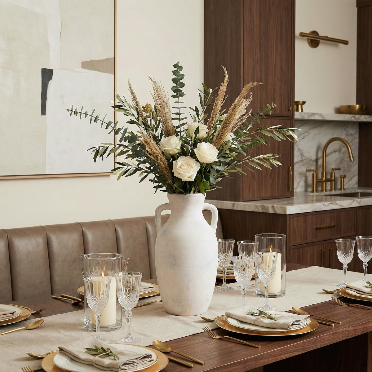 DreamLoom vase bottom has non-slip pad to protect surfaces.