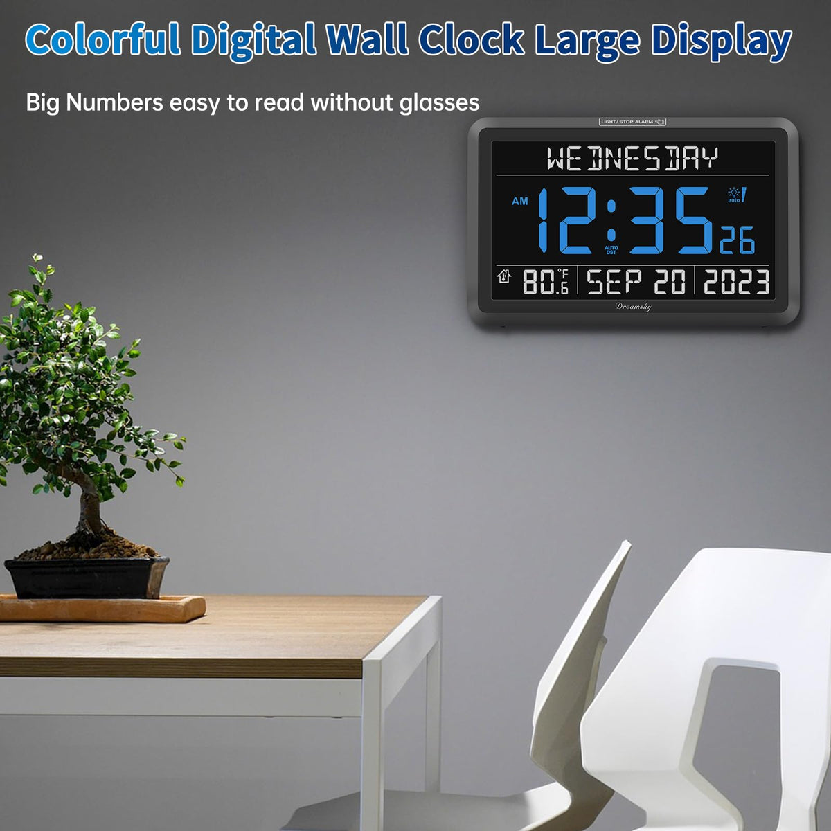 DreamSky clock shows date and day of week for daily planning.