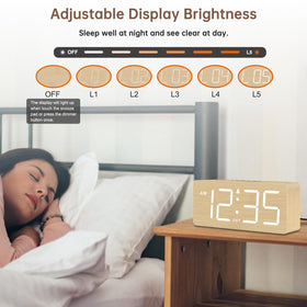 DreamSky plug-in clock provides a stable time display in any room.