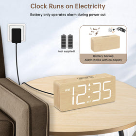 DreamSky clock featuring a 6-level dimmer for day to night use.