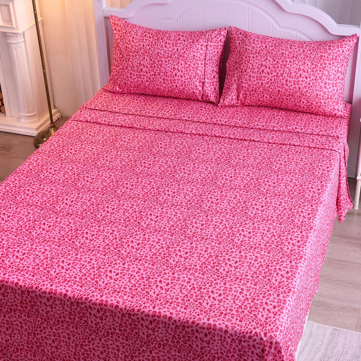 Drozeeo color-fast bedding resists fading after multiple machine washes.
