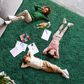 Dssimo easy-clean rug can be wiped with a damp cloth.