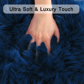 Duduta navy blue dense 1800 GSM faux fur rug for luxurious underfoot feel.