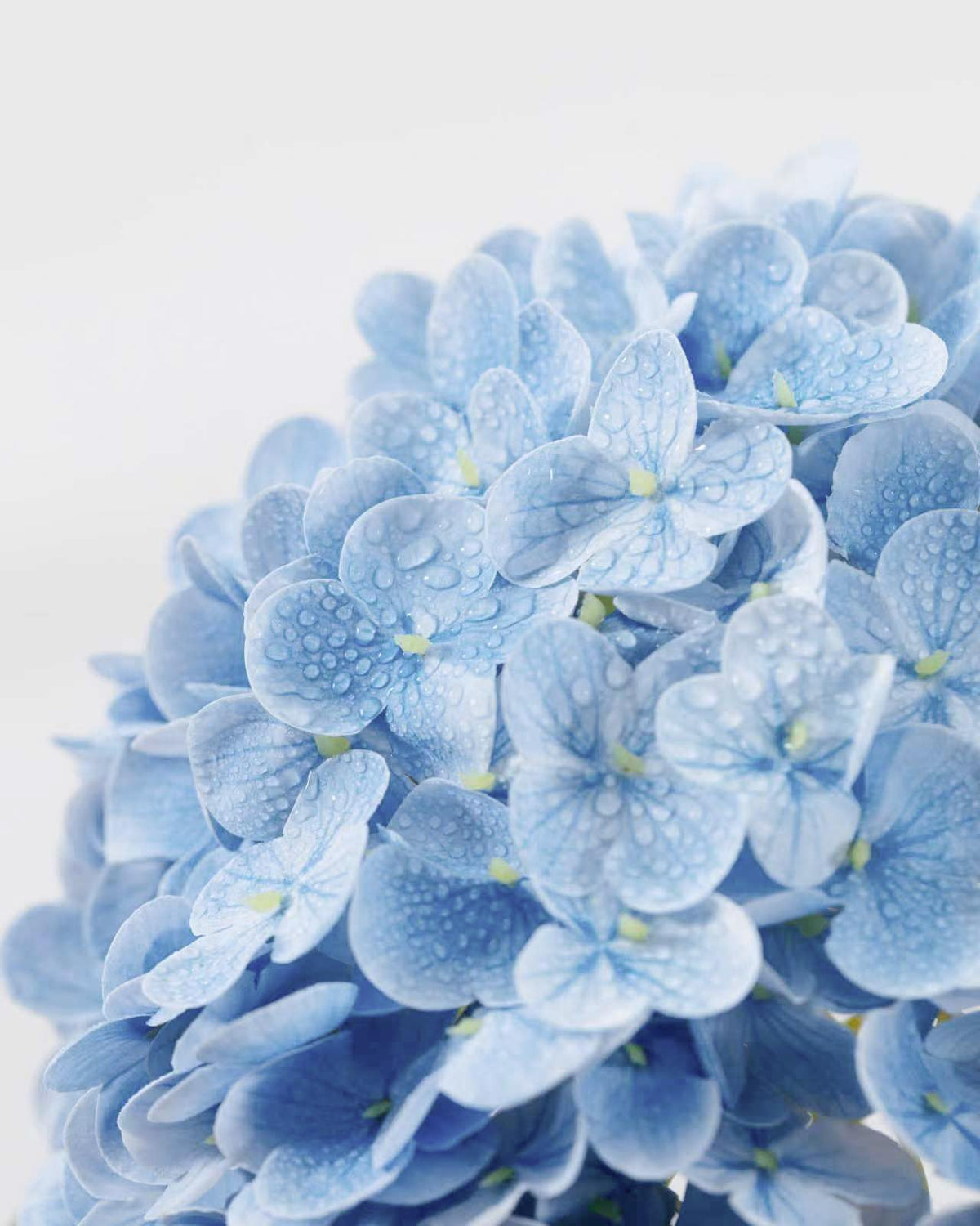 DuHouse blue hydrangea flower head enhances wedding tables with realistic, low-maintenance style.