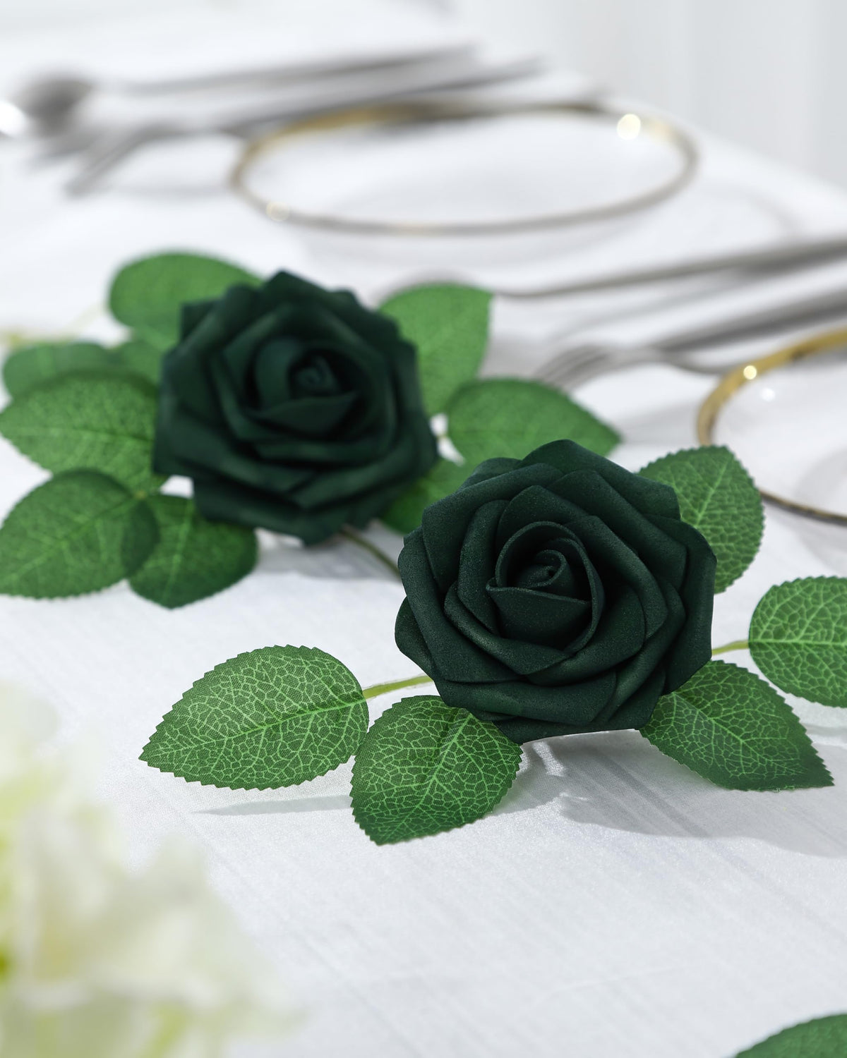 DuHouse includes eight leaves to enhance your floral design.