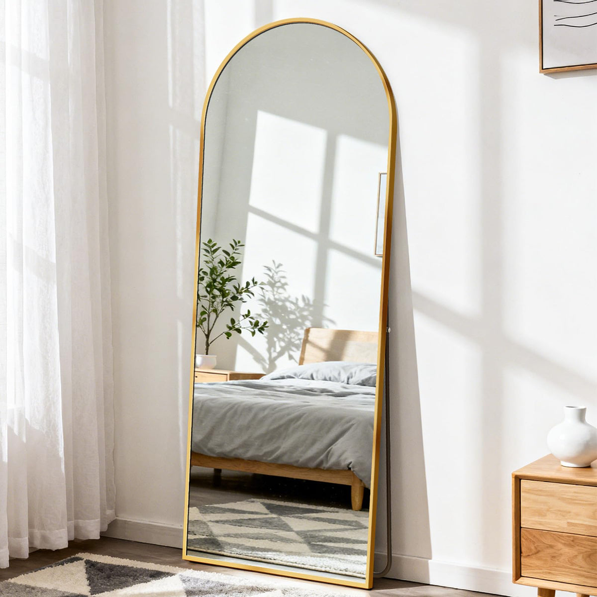 DUMOS ready-to-use mirror arrives assembled for immediate setup
