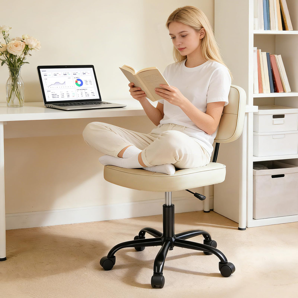 DUMOS U-shaped lumbar-support provides lower-back guidance during long sessions.