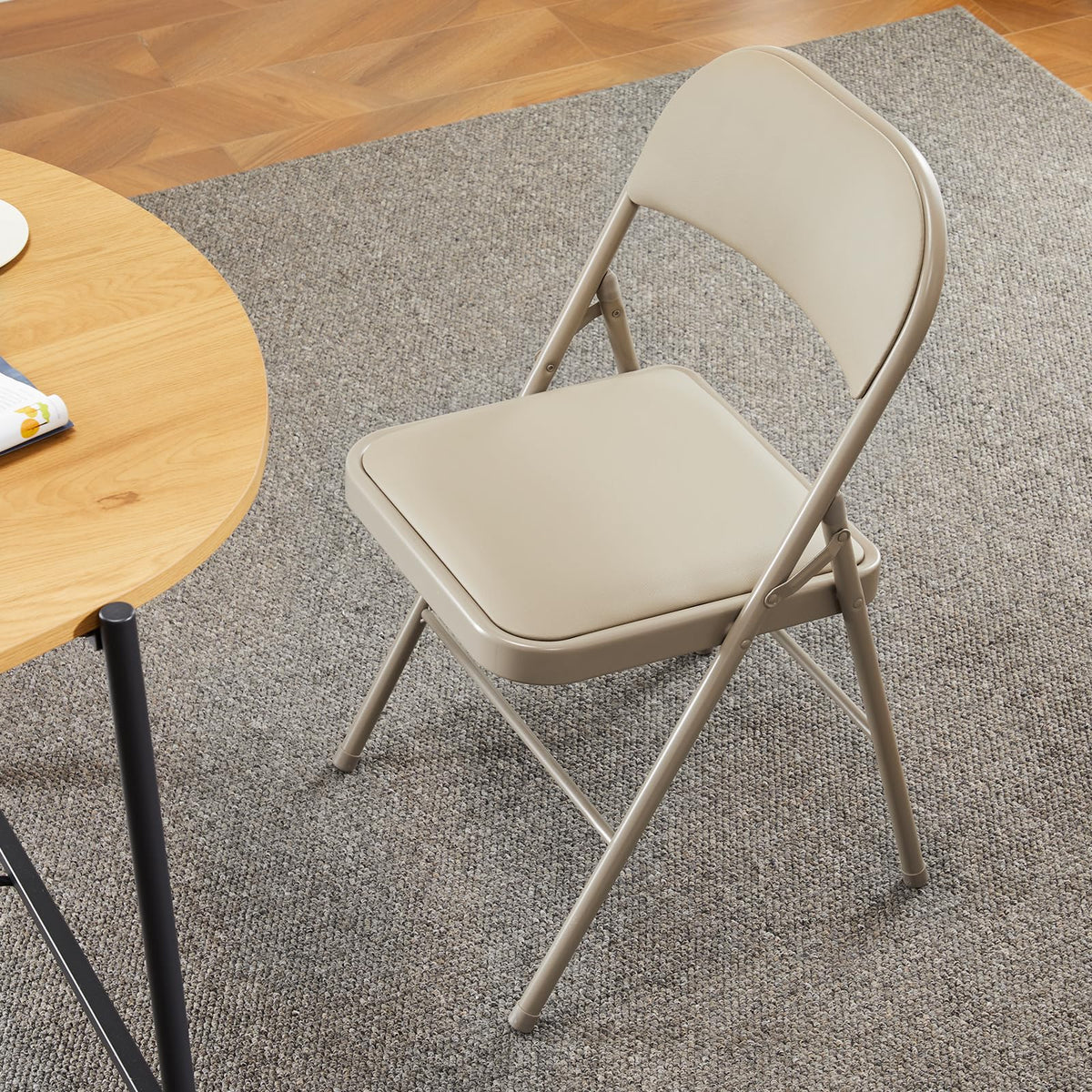 DUMOS classic black frame seats elevate venue aesthetics.