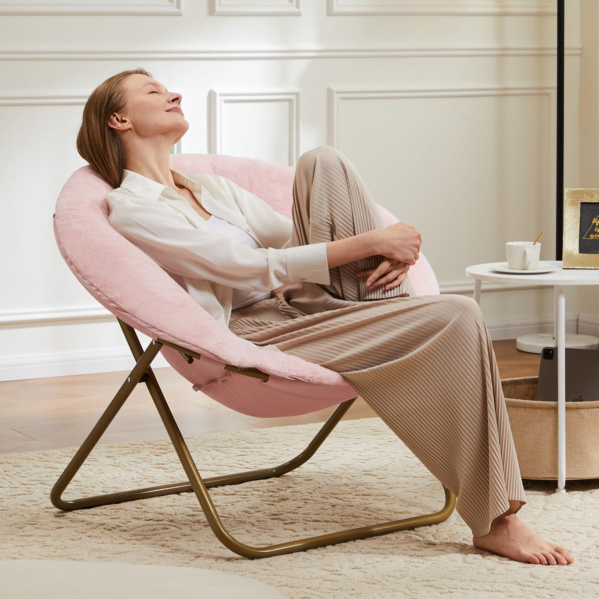 DUMOS Comfy Saucer Chair modern accent with plush texture and comfort.