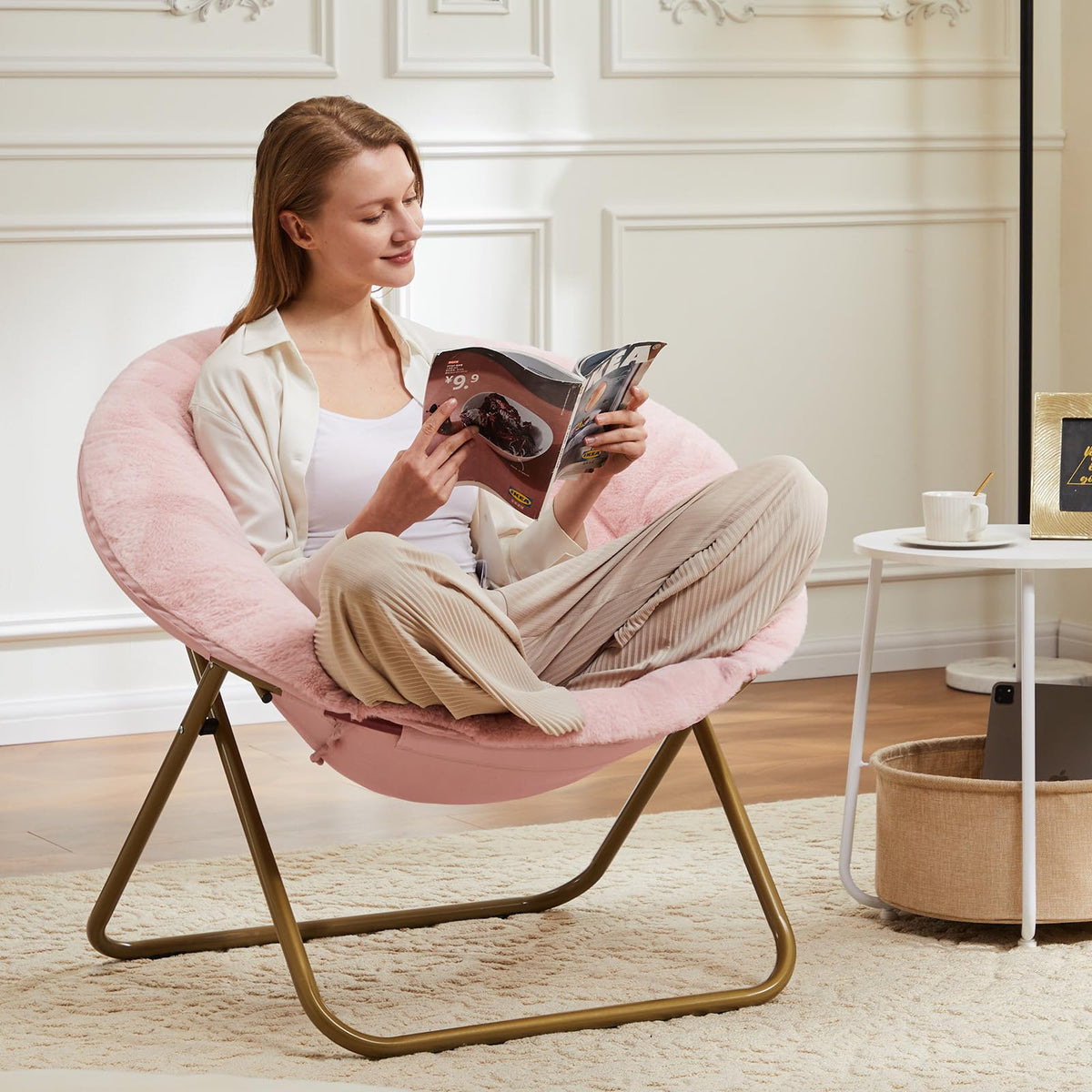 DUMOS Comfy Saucer Chair oversized square seat for extra lounging space.