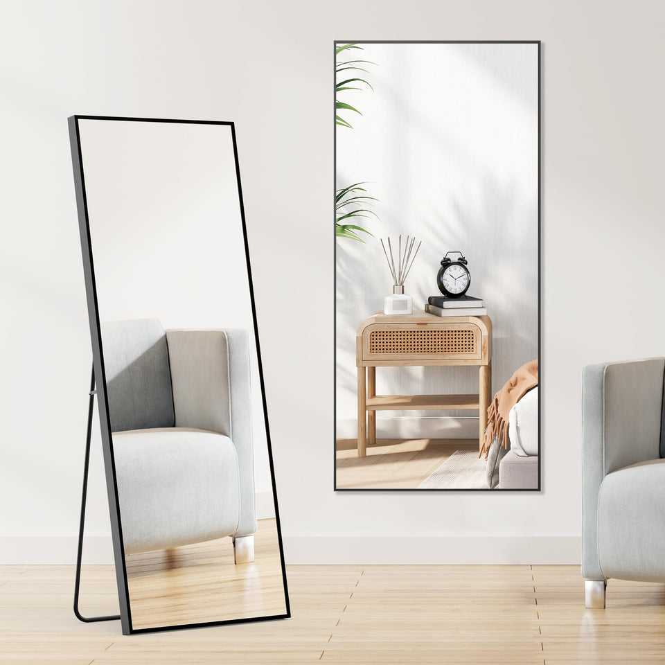 DUMOS full-length mirror with stand shows your full outfit clearly for checks.