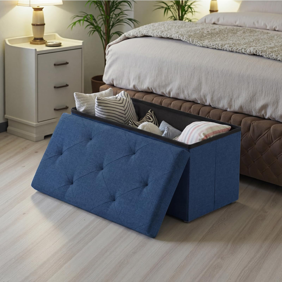 DUMOS sturdy MDF construction provides reliable stability for daily use.
