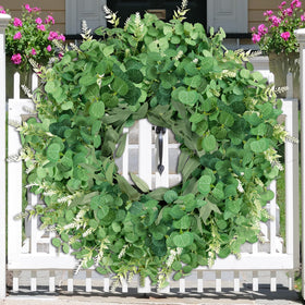 Dushle wreath decorates porch and walls with wind-resistant durability