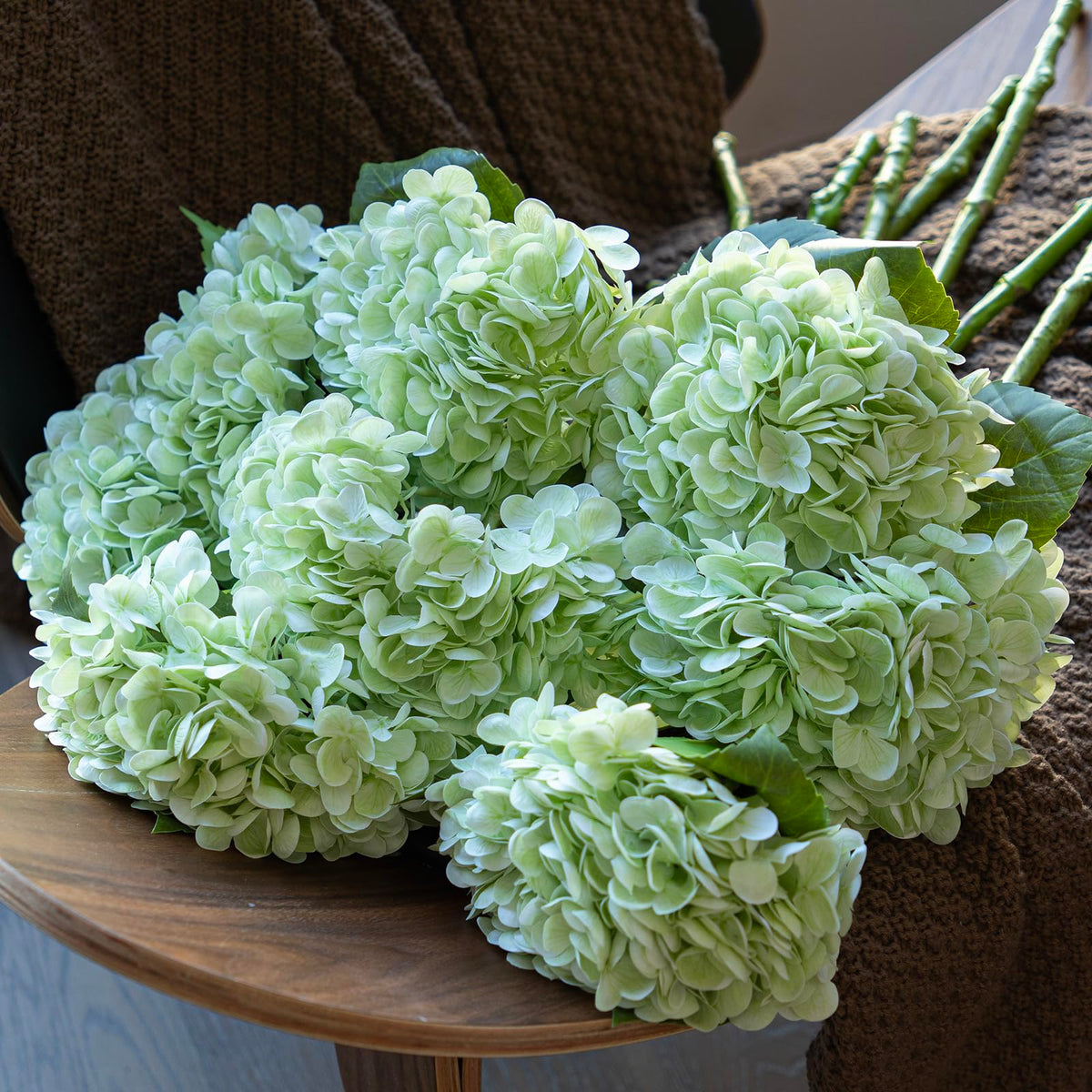 DUYONE DIY floral arrangements invite creative styling and personal touches