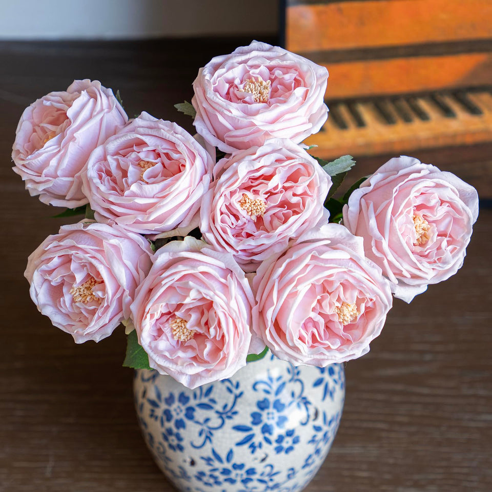 DUYONE fake roses close-up petals for a realistic, elegant look.