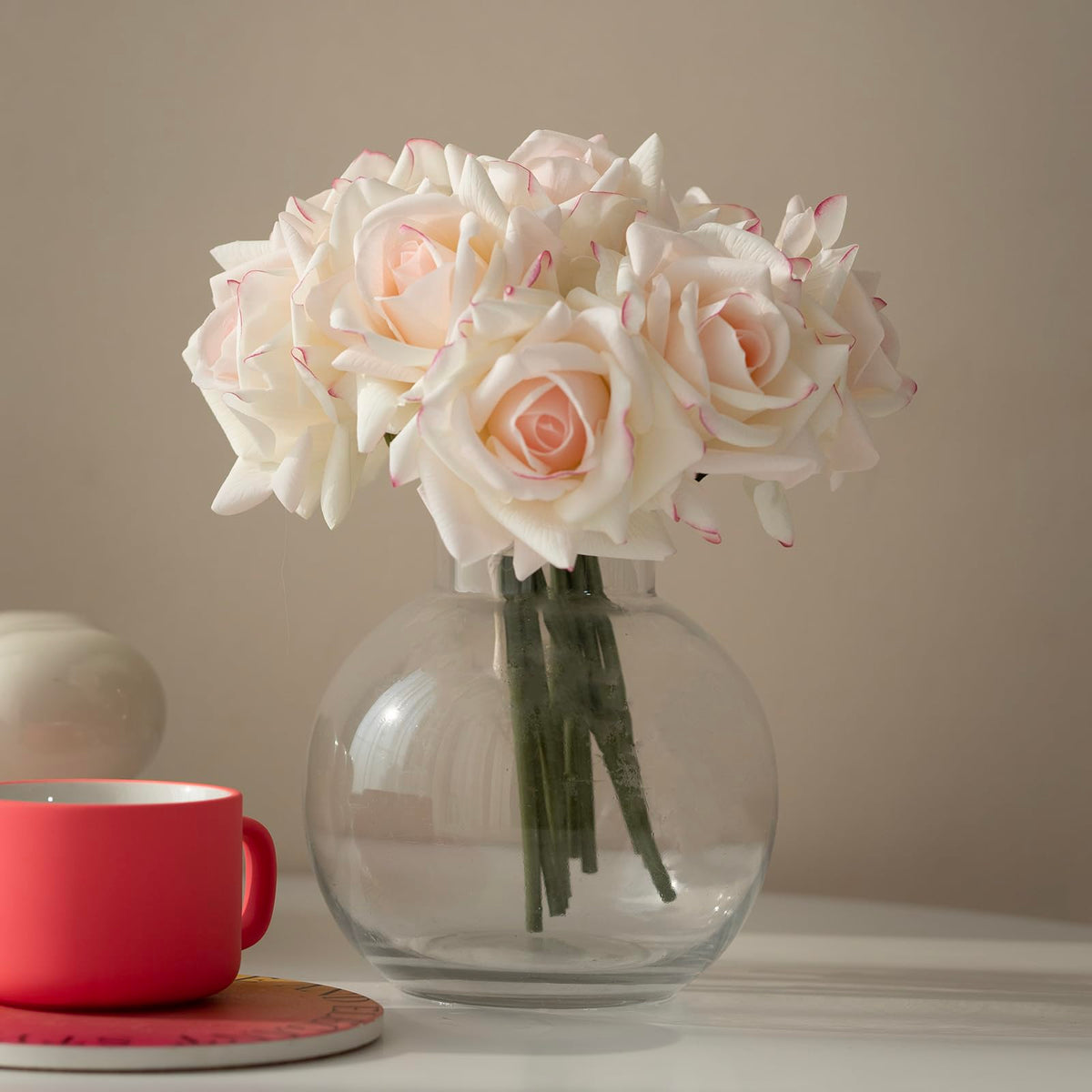 DUYONE fake rose bouquet of 10 stems fits a standard middle-sized vase.