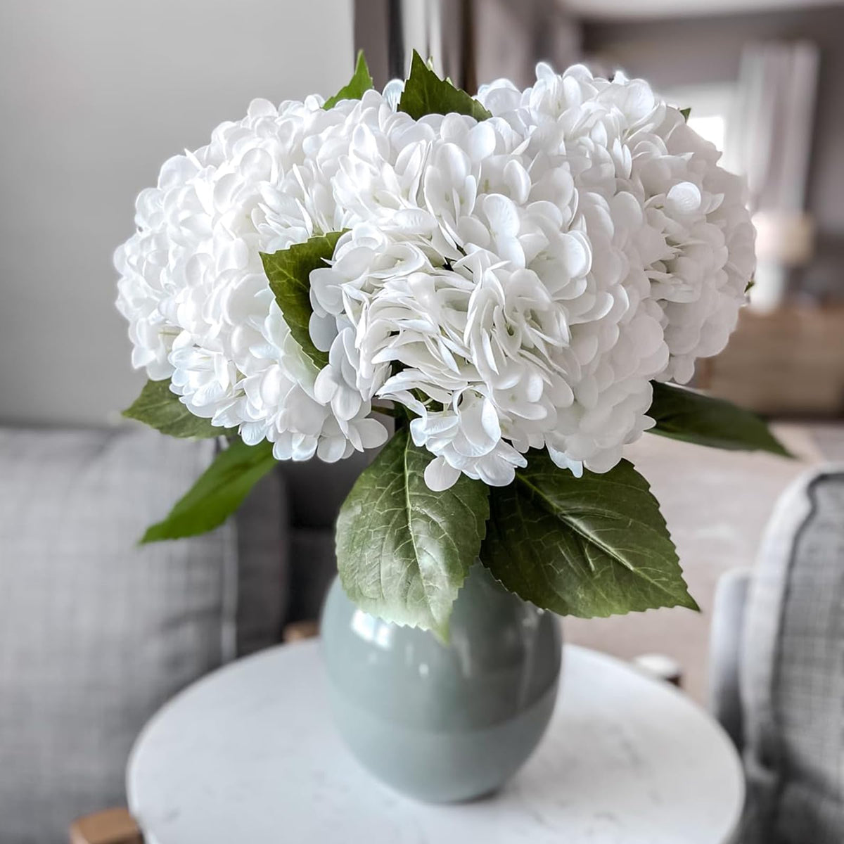 DUYONE hydrangea with water droplets for a fresh outdoors look.