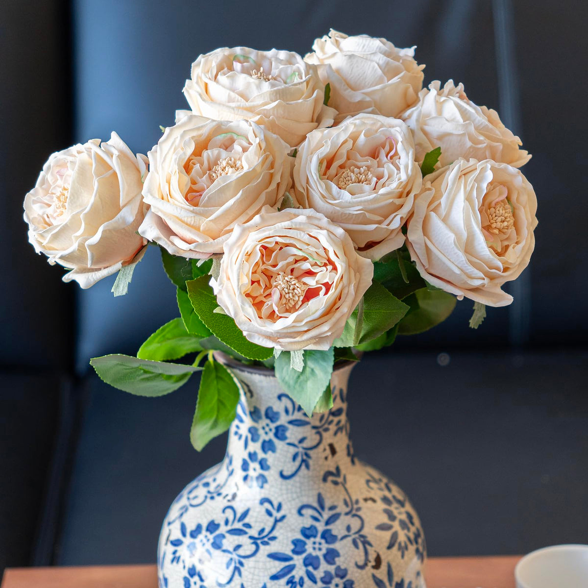 DUYONE living-room decor using latex roses for year-round color