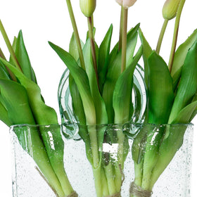 DUYONE tulips on a glass centerpiece highlight elegant, seasonal styling.
