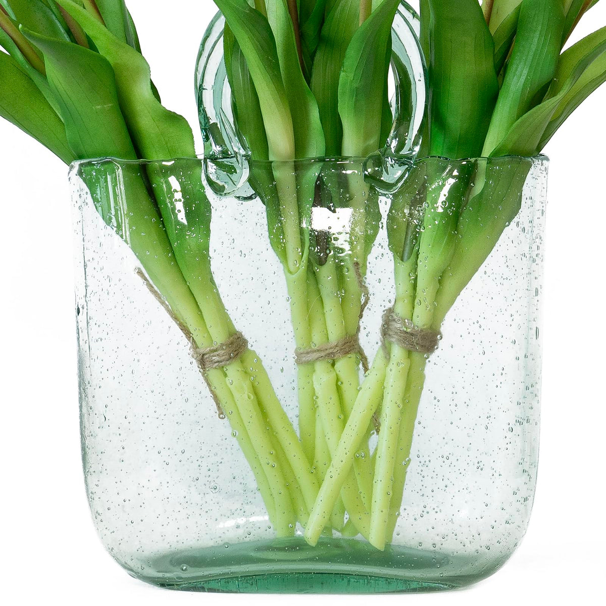DUYONE easy-clean design lets you rinse dirt away without damage.