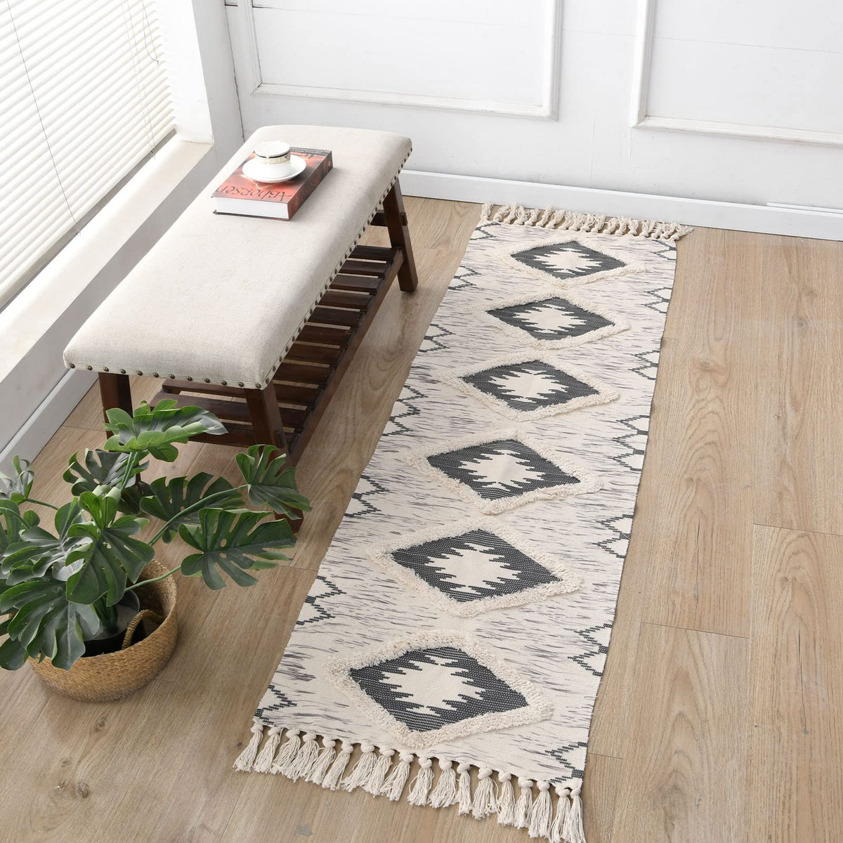 DXGJOKR durable cotton rug maintains color after washes.